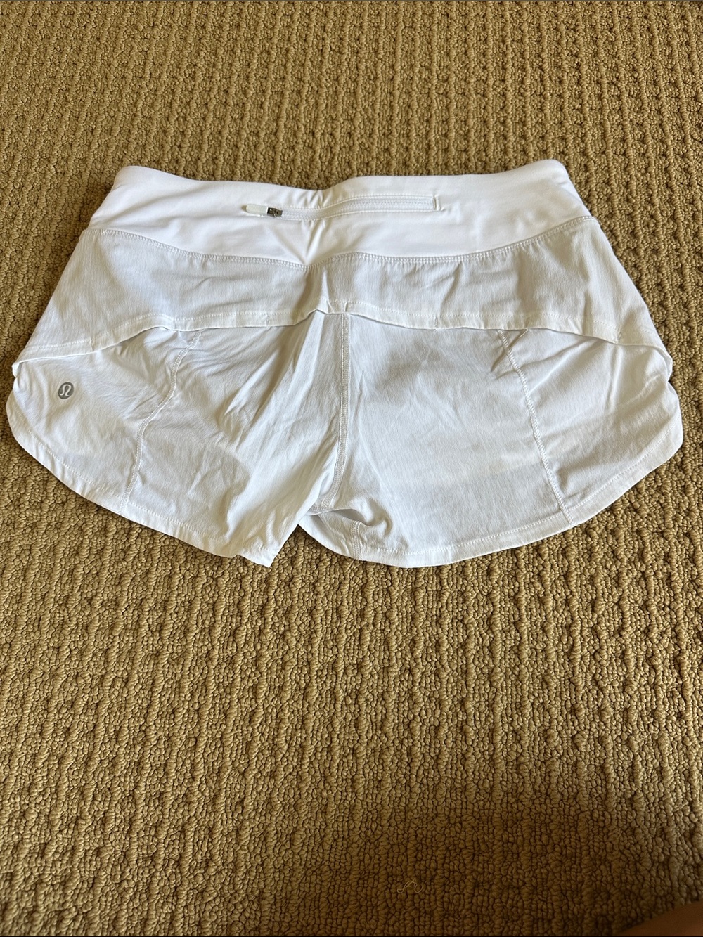 Lululemon Speed Up 2.5” Shorts - Picture 4 of 4